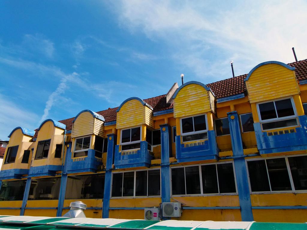 Aquarius Gay Guesthouse & Sauna Patong Exterior foto