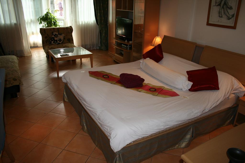 Aquarius Gay Guesthouse & Sauna Patong Zimmer foto